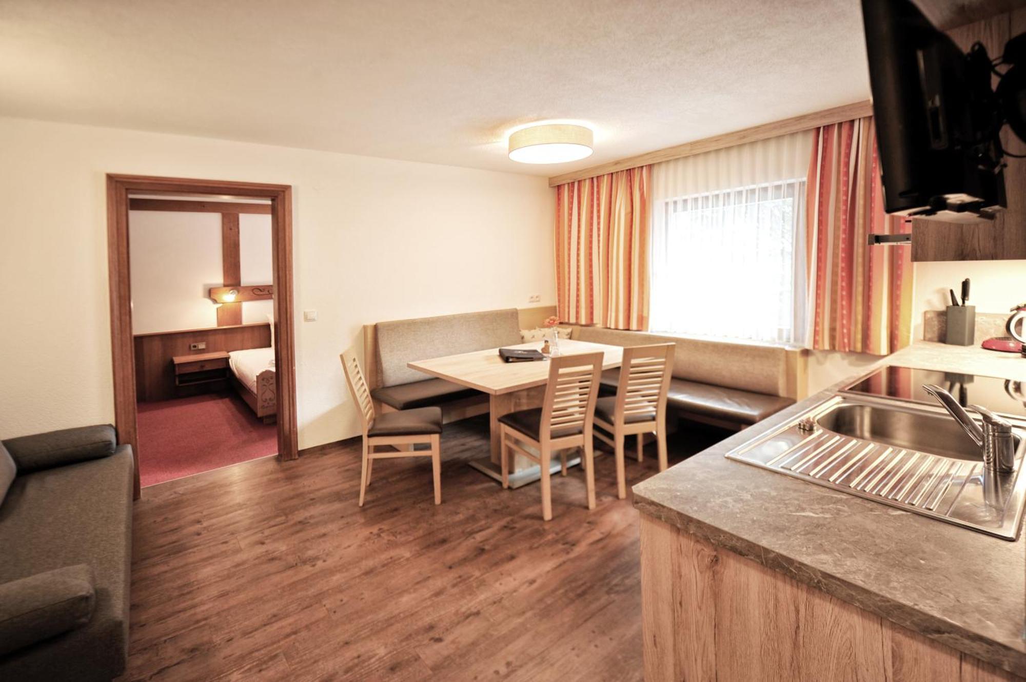 Haus Enzian Apartment *